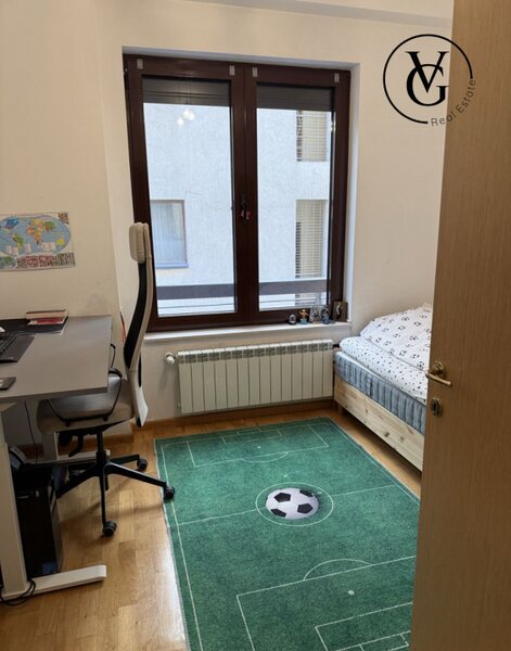 Cartierul Francez, apartament 3 camere, loc de parcare inclus.